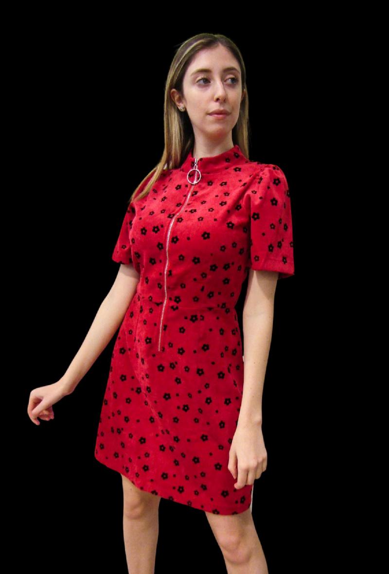 abito rosso in velluto a costine <br />(<strong>Lily white</strong>)