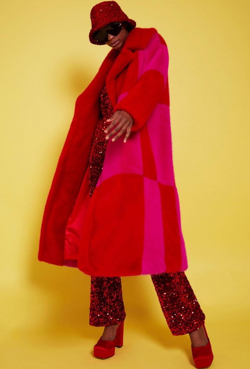 Cappotto in eco pelliccia a quadri rosa bicolore Rosa<br />(<strong>Jayley</strong>)